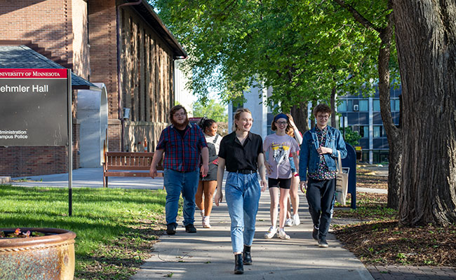 A student leads a tour of campus