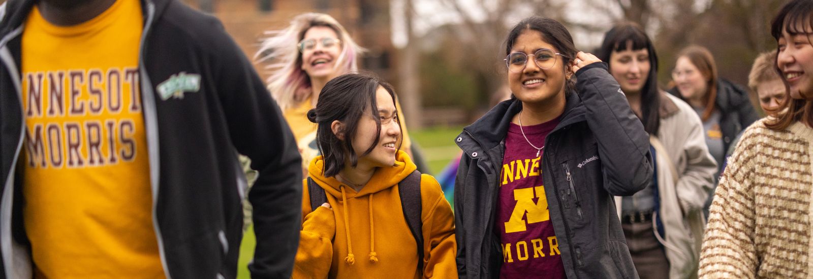 Group of students walking in an outdoor setting. 